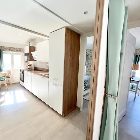 Old - 1 Bedroom - 4 People