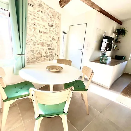 Apartment Old - 1 Bedroom - 4 People Antibes